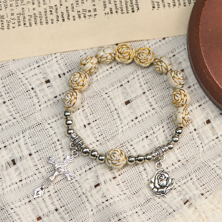 Bracelet chapelet en perles de rose blanche de 10 mm, sculpté avec art, de Christianartworkshop, orné d'un crucifix. - image 2