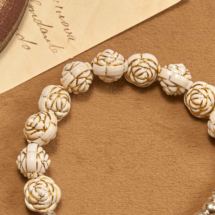 Bracelet chapelet en perles de rose blanche de 10 mm, sculpté avec art, de Christianartworkshop, orné d'un crucifix. - image 6