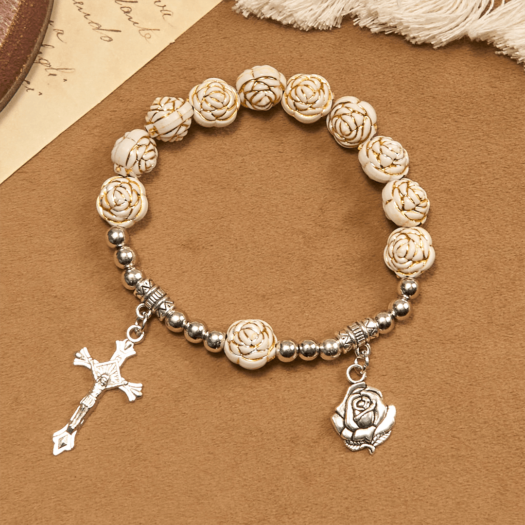 Bracelet chapelet en perles de rose blanche de 10 mm, sculpté avec art, de Christianartworkshop, orné d'un crucifix. - image 3