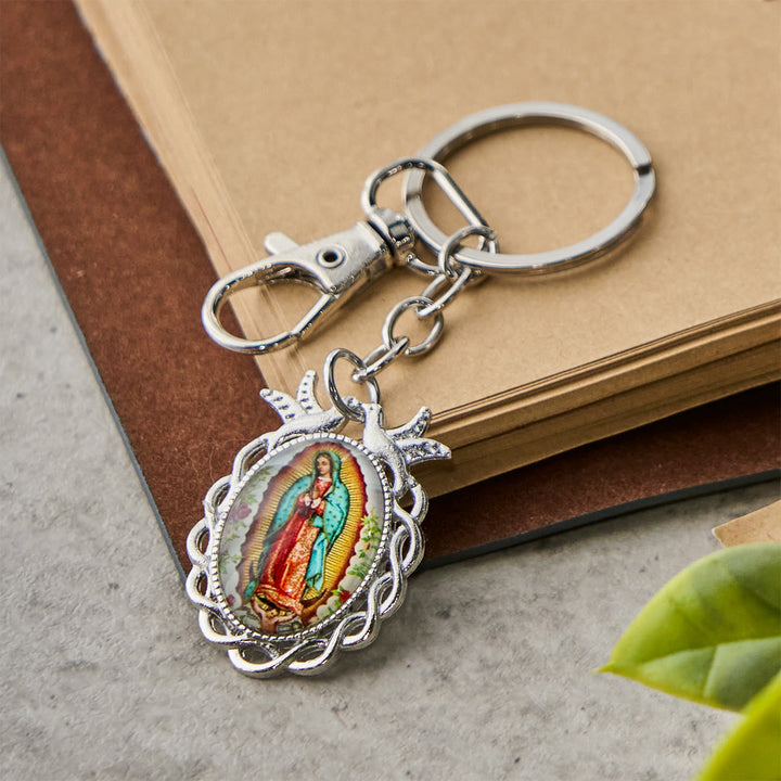 Christianartworkshop Porte-clés médaille Notre-Dame avec motifs de colombes et de fleurs : idéal comme cadeau de baptême - Colombe - image 0