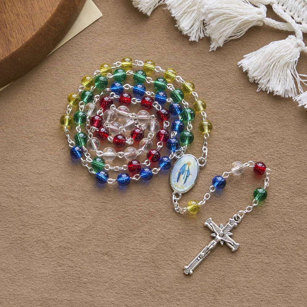 Christianartworkshop Pendentif et crucifix de la Sainte Vierge Marie, composé de perles multicolores transparentes de 6 mm, de style arc-en-ciel. - image 1