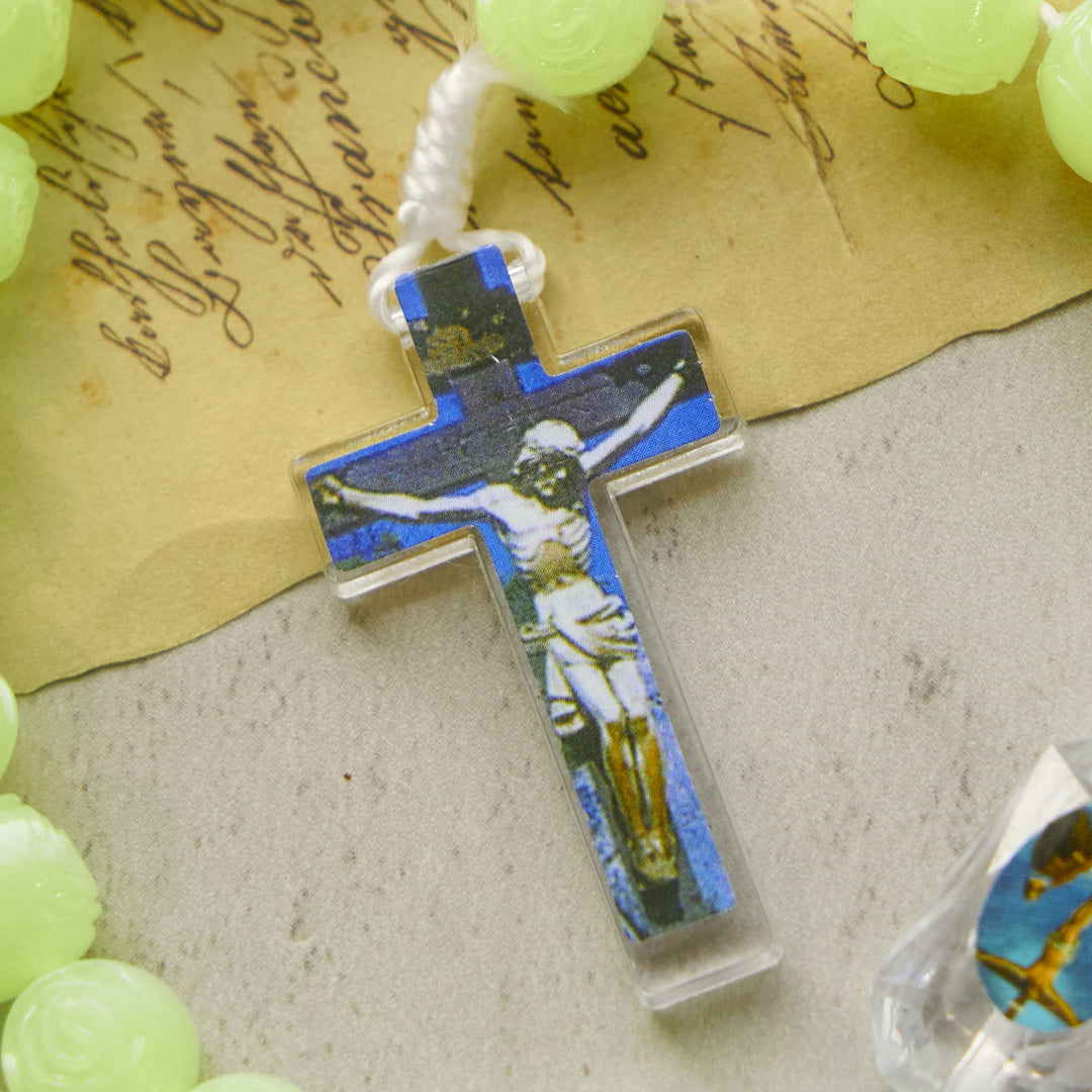 Christianartworkshop Chapelet à perles vertes phosphorescentes avec pendentif et crucifix représentant la Sainte Vierge. - image 3
