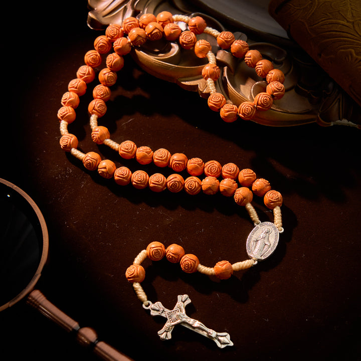 Christianartworkshop Chapelet en ambre sculpté, perles florales en forme de rose et médaille miraculeuse : Fleur de dévotion - Notre-Dame et le Crucifix - image 0