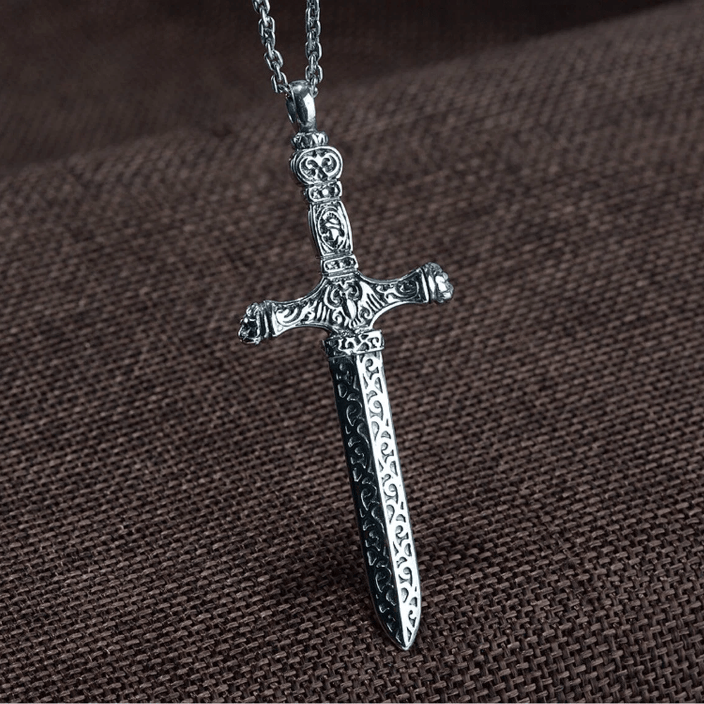 Christianartworkshop Collier sacré vintage en argent sterling avec croix et épée ornée de gravures médiévales - image 1