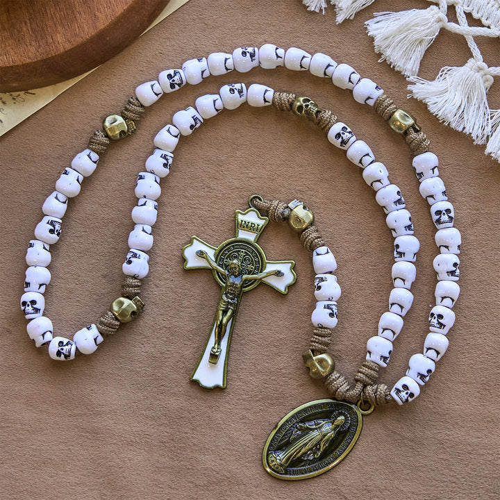 Christianartworkshop Chapelet de style rebelle avec perles blanches en forme de crâne, médaille miraculeuse et crucifix INRI - image 1