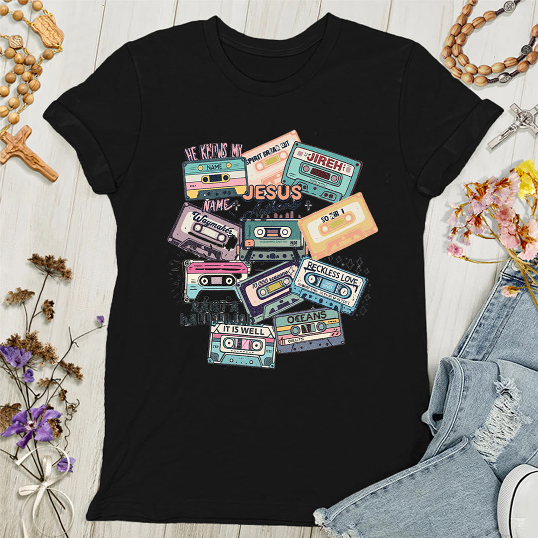 T-shirt doux pour femmes chrétiennes, motif « Hymnes de Jésus avec cassettes colorées », par Christianartworkshop - Noir - 4XL - image 0
