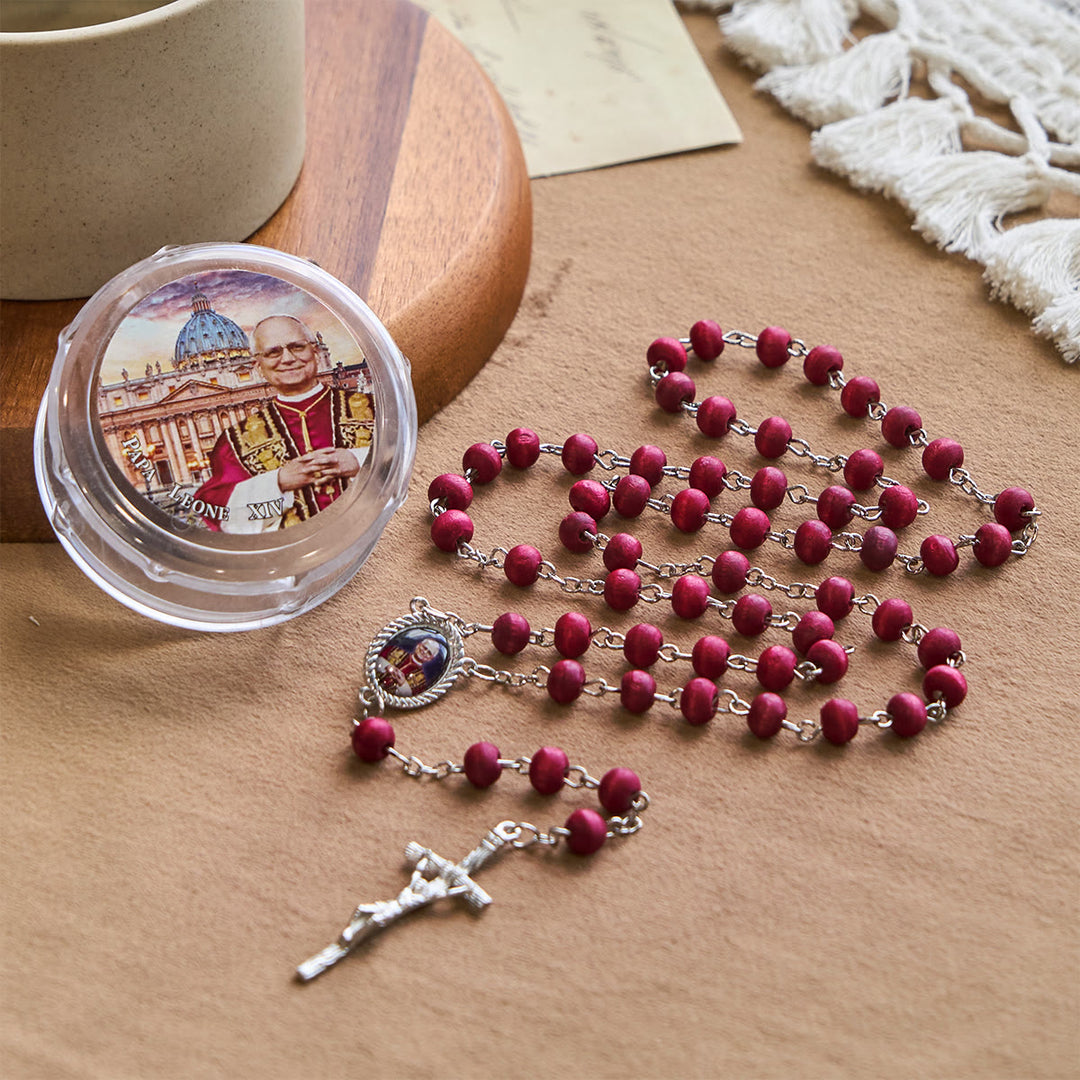 Christianartworkshop Chapelet en bois rouge commémorant le pape Léon XIV : un trésor spirituel - image 4