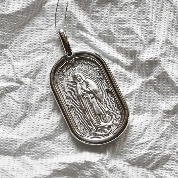 Collier pendentif élégant Notre-Dame de Guadalupe en argent sterling 925 de Christianartworkshop - image 4