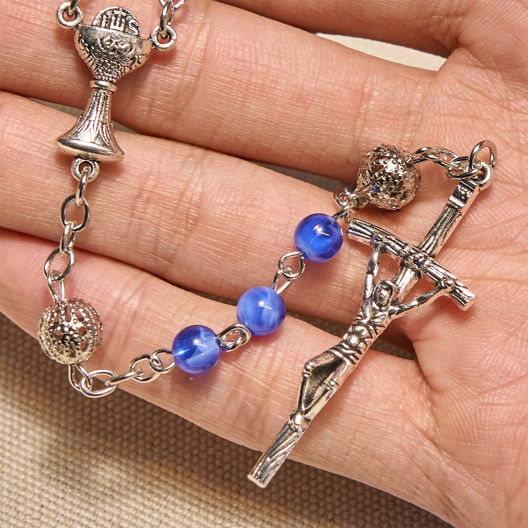 Christianartworkshop Chapelet élégant de 6 mm à perles rondes bleues dégradées, orné du Saint Graal et d'un crucifix - image 4
