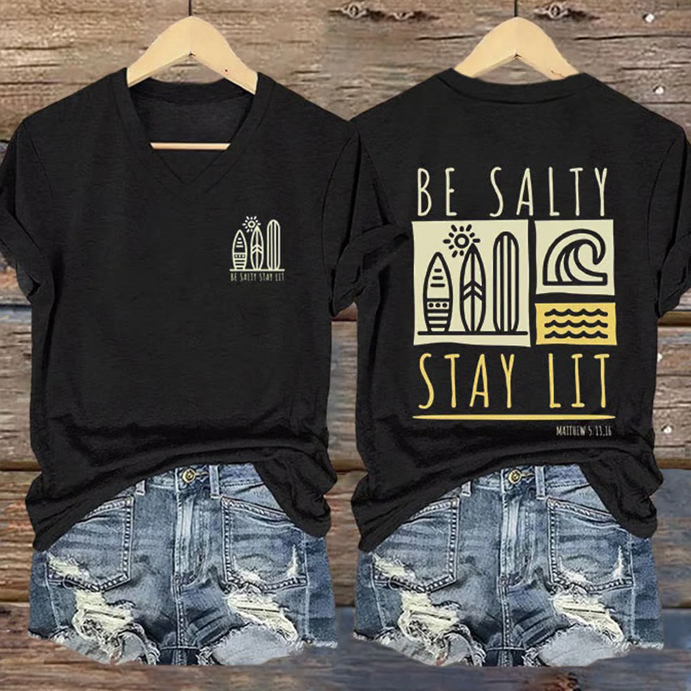 T-shirt décontracté à col en V imprimé « Be Salty Stay Lit » pour femme de Christianartworkshop - Noir - 4XL - image 0
