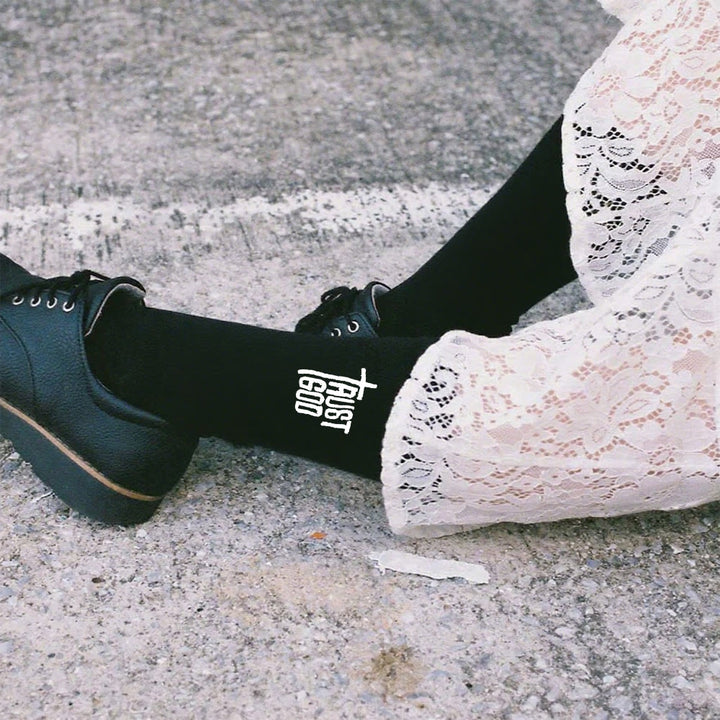 Christianartworkshop Chaussettes Faith Crew à motif de croix : Marchez avec assurance avec le Christ - Noir - Femmes (EU 36-39/US 8,5-9) - image 2