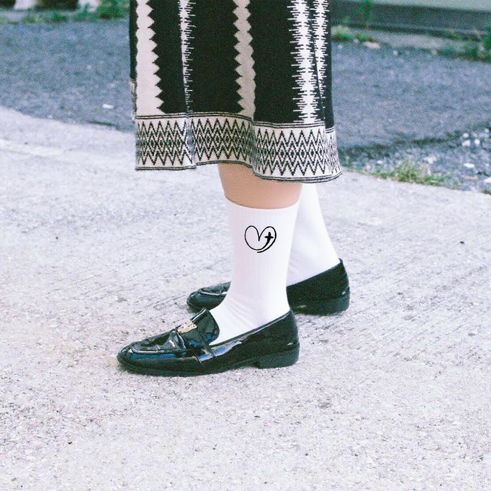 Christianartworkshop Chaussettes Cœur et Croix inspirées par la foi : un doux rappel de l'amour de Dieu - Blanc - Femmes (EU 36-39/US 8,5-9) - image 0