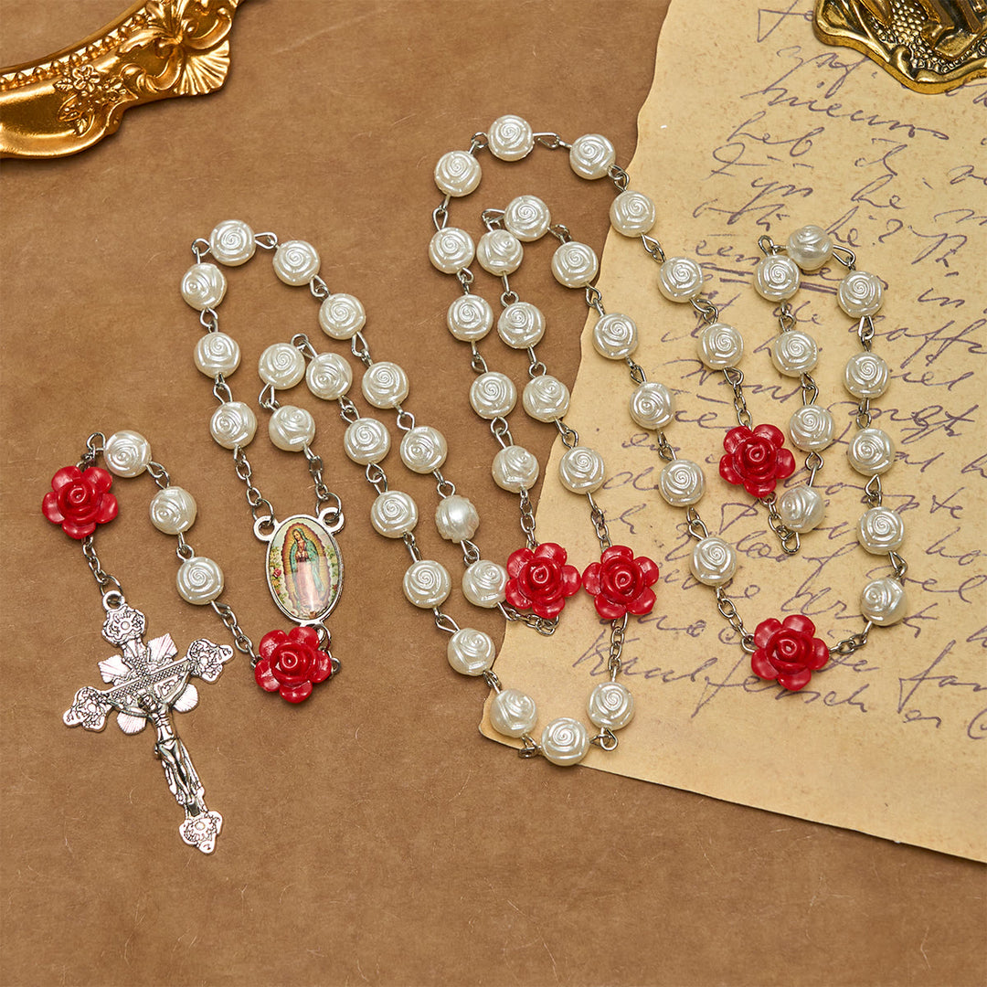 Christianartworkshop Chapelet élégant en perles de roses blanches et rouges avec crucifix de bénédiction et Notre-Dame - image 2