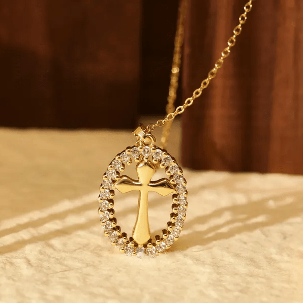 Christianartworkshop Collier croix ovale élégant avec halo de cristal : un précieux cadeau de foi - image 3
