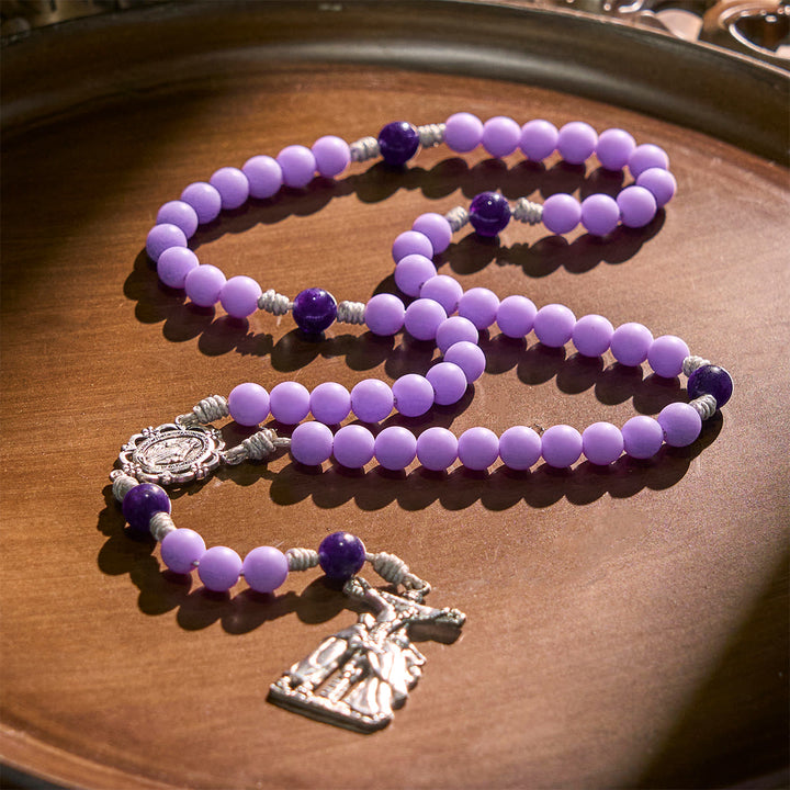 Christianartworkshop Chapelet mat lavande orné d'une scène de crucifixion et d'une médaille miraculeuse - image 1