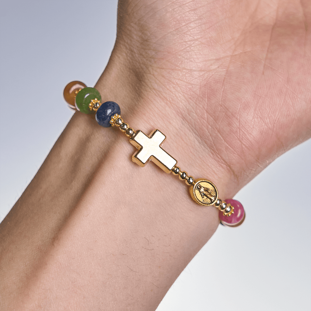 Bracelet en perles de tourmaline et boulier, orné d'une croix et d'une médaille miraculeuse, proposé par Christianartworkshop. - image 1