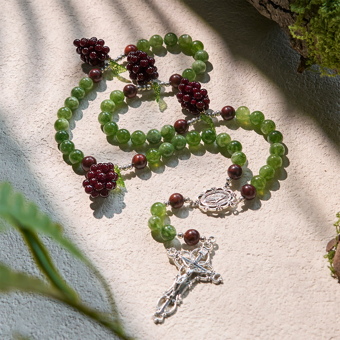 Chapelet en perles de raisin vertes et violettes inspiré par le Christ, la Vraie Vigne, de Christianartworkshop - image 2
