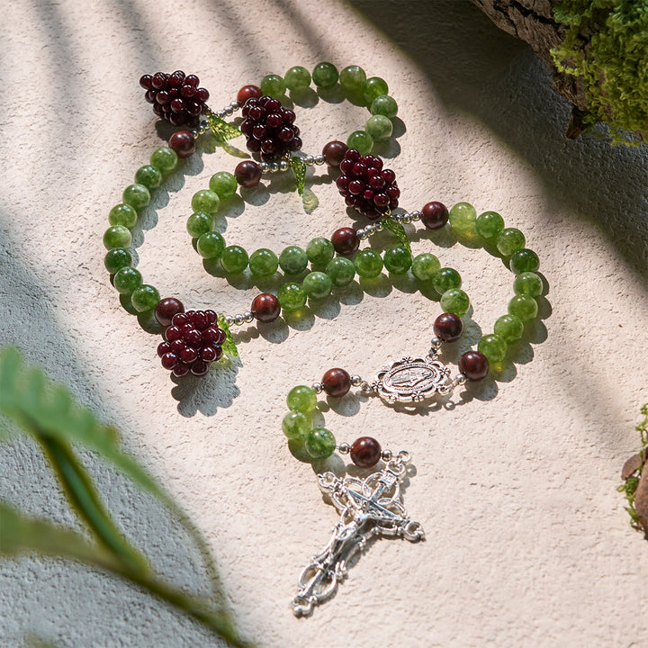 Chapelet en perles de raisin vertes et violettes inspiré par le Christ, la Vraie Vigne, de Christianartworkshop - image 2