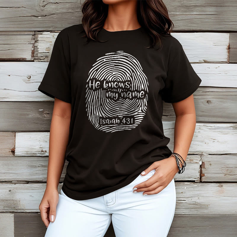 T-shirt unisexe Christianartworkshop « Il connaît mon nom » avec empreinte digitale et verset biblique - image 3