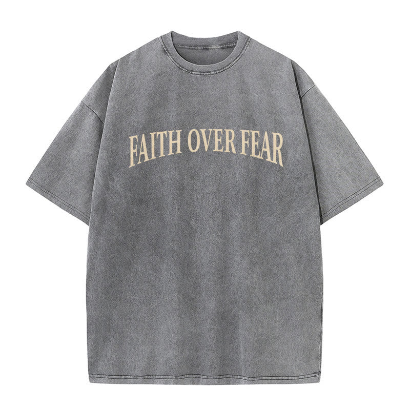 T-shirt unisexe délavé Christianartworkshop « La foi plutôt que la peur » avec croix d'épines - image 1