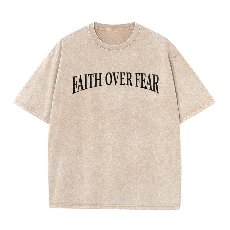 T-shirt unisexe délavé Christianartworkshop « La foi plutôt que la peur » avec croix d'épines - image 7