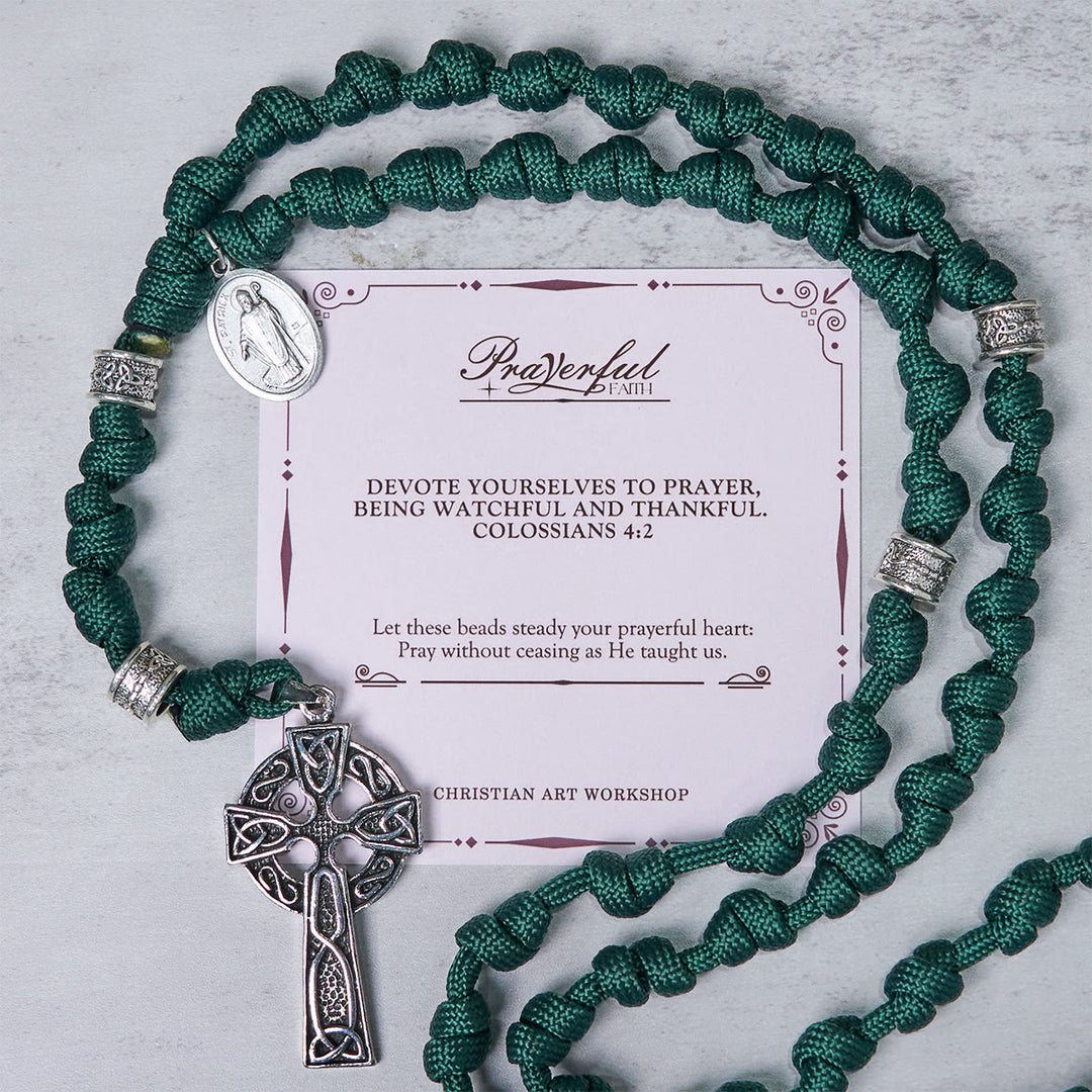 Christianartworkshop FOI PRIÉE : Chapelet Saint Patrick, médaille, vert foncé, fait main, en paracorde nouée - FOI PRIÉE - image 0