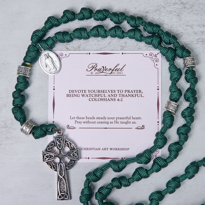 Christianartworkshop FOI PRIÉE : Chapelet Saint Patrick, médaille, vert foncé, fait main, en paracorde nouée - FOI PRIÉE - image 0