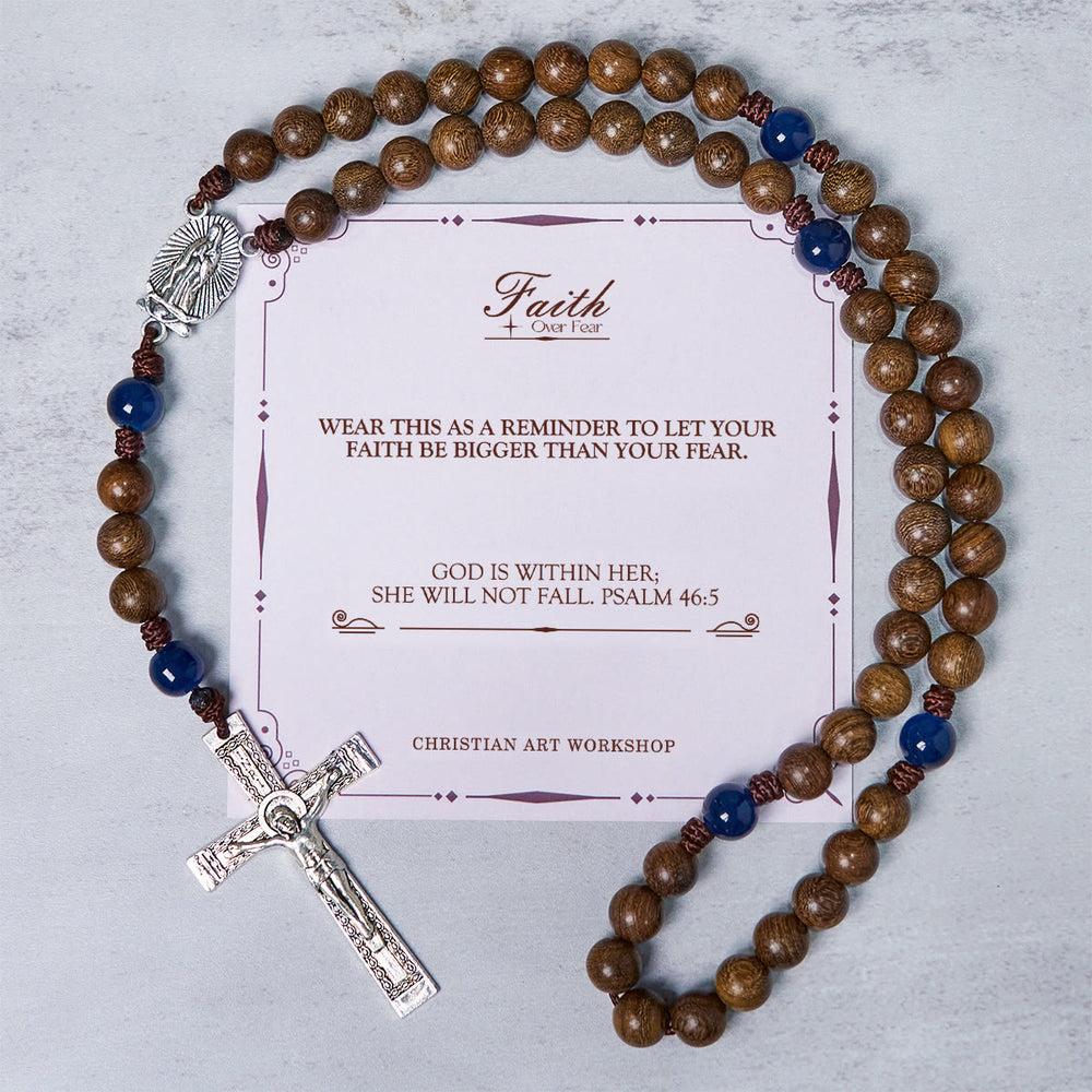 Christianartworkshop FOI PRIÉE : Chapelet artisanal en bois de santal doré avec Notre-Dame de Guadalupe - LA FOI PLUTÔT QUE LA PEUR - image 1