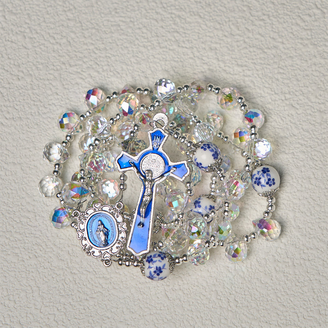 Christianartworkshop Chapelet en cristal brillant et perles florales bleues, avec crucifix en émail et représentation de Notre-Dame. - image 10