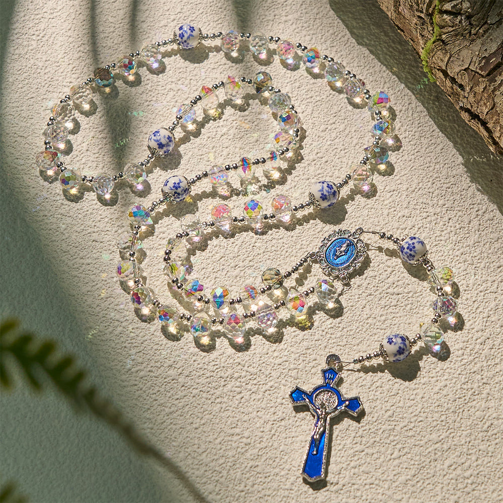 Christianartworkshop Chapelet en cristal brillant et perles florales bleues, avec crucifix en émail et représentation de Notre-Dame. - image 1