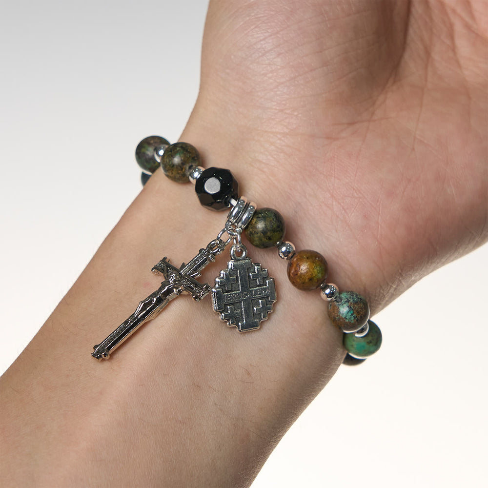 Christianartworkshop Bracelets spirituels inspirés du chapelet, ornés d'un crucifix et d'une croix de Jérusalem. - image 1