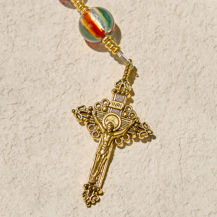 Christianartworkshop Chapelet Notre-Dame de Fatima avec perles rouge vin et arc-en-ciel scintillantes. - image 6