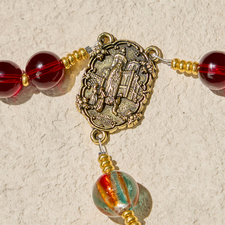 Christianartworkshop Chapelet Notre-Dame de Fatima avec perles rouge vin et arc-en-ciel scintillantes. - image 8
