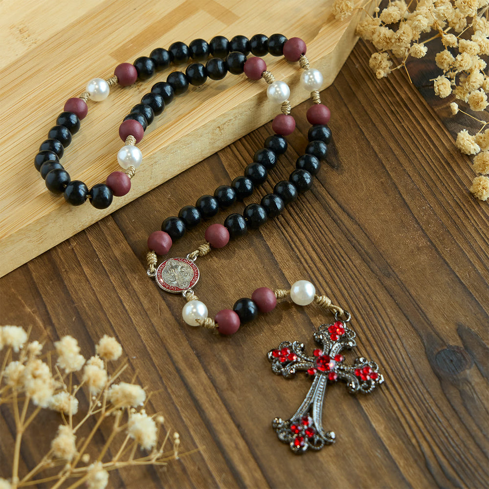 Christianartworkshop Chapelet dévotionnel noir et rouge avec bénédiction de saint Benoît et croix rouge ornée - image 1
