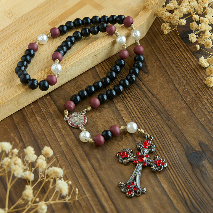 Christianartworkshop Chapelet dévotionnel noir et rouge avec bénédiction de saint Benoît et croix rouge ornée - image 1