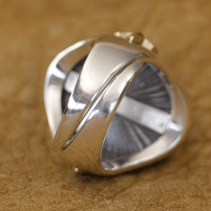 Bague ovale Vierge Marie en argent 925, signée Christianartworkshop. Protection divine et prière. - image 5