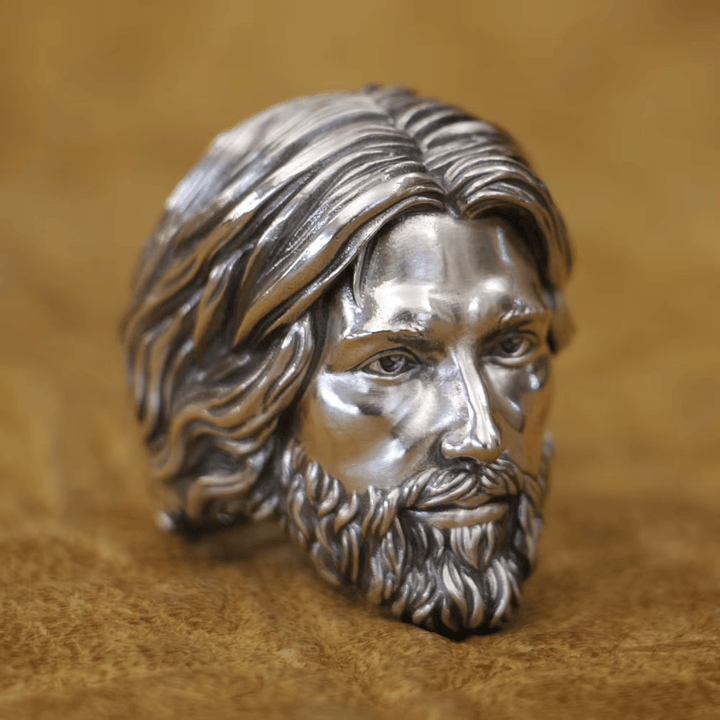 Bague sculptée représentant le portrait sacré de Jésus-Christ, réalisée en argent 925 par Christianartworkshop - US 15 - image 0
