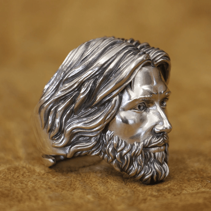 Bague sculptée représentant le portrait sacré de Jésus-Christ, réalisée en argent 925 par Christianartworkshop - image 5