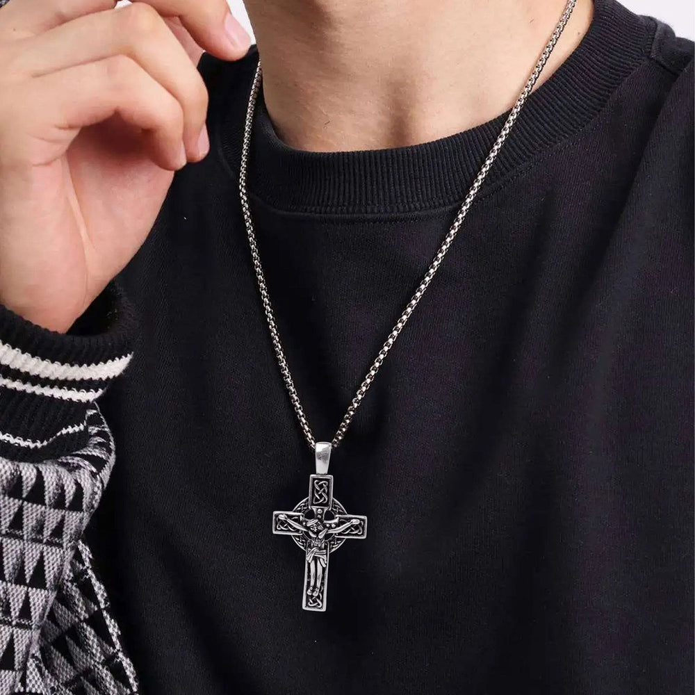 Christianartworkshop Collier pendentif crucifix nœud celtique Foi éternelle : Christ en croix - image 1