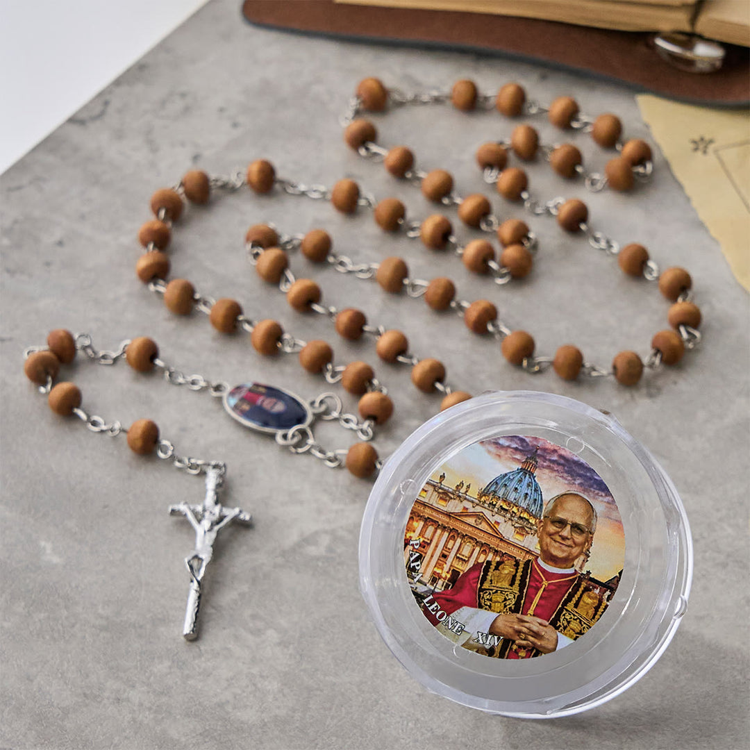 Christianartworkshop Chapelet en bois rouge commémorant le pape Léon XIV : un trésor spirituel - image 10