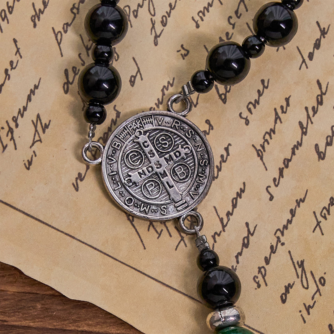 Christianartworkshop FOI PRIÉE : Chapelet fait main en obsidienne et jade, orné d'un crucifix et de perles de 8 mm, avec croix et pendentif Saint Benoît. - image 12