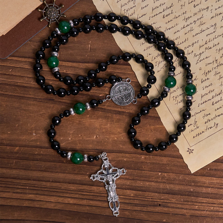 Christianartworkshop FOI PRIÉE : Chapelet fait main en obsidienne et jade, orné d'un crucifix et de perles de 8 mm, avec croix et pendentif Saint Benoît. - image 2