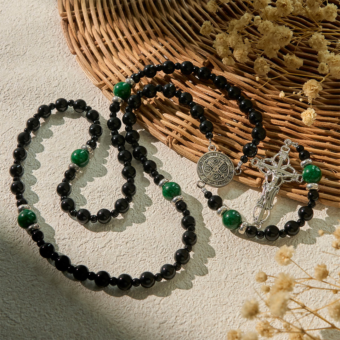 Christianartworkshop FOI PRIÉE : Chapelet fait main en obsidienne et jade, orné d'un crucifix et de perles de 8 mm, avec croix et pendentif Saint Benoît. - image 3