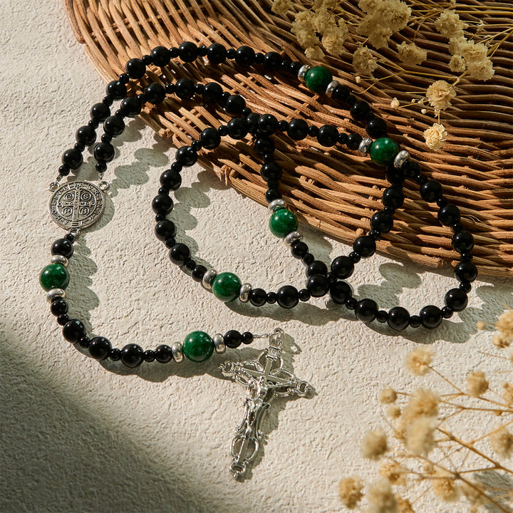 Christianartworkshop FOI PRIÉE : Chapelet fait main en obsidienne et jade, orné d'un crucifix et de perles de 8 mm, avec croix et pendentif Saint Benoît. - image 15