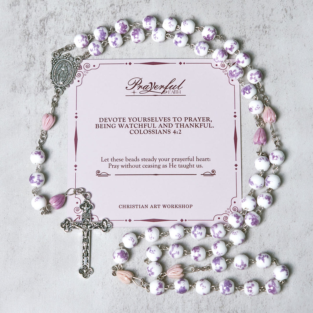 Christianartworkshop FOI PRIÉE : Chapelet fait main en perles de fleurs violettes avec carte cadeau - FOI PRIÉE - image 0