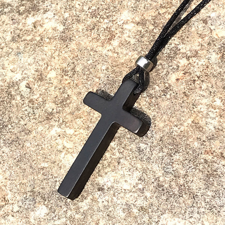 Collier croix classique en ébène naturelle de Christianartworkshop : symbole de foi pure et éternelle - image 8