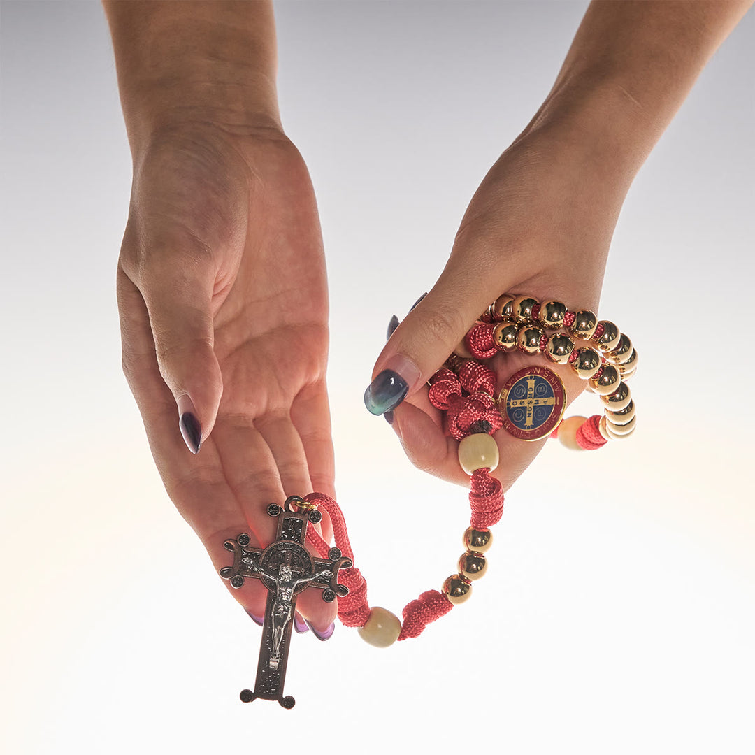 Christianartworkshop Chapelet en paracorde rouge avec perles Golden Glory et saint Benoît - image 8
