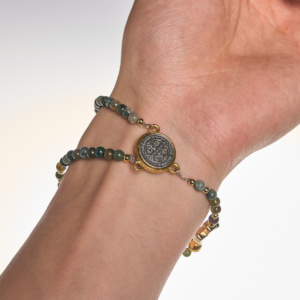 Christianartworkshop Bracelets chapelet artisanaux aux tons naturels avec croix et breloque Saint Benoît - image 1