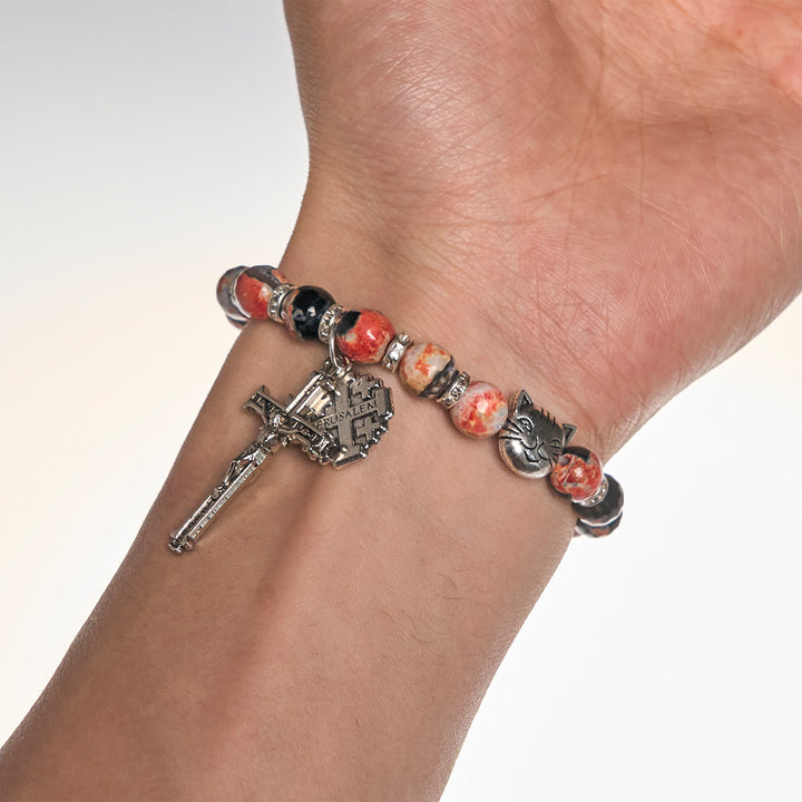 Christianartworkshop Bracelet commémoratif pour animaux de compagnie en agate marbrée, représentant un chat calico et saint Benoît. - image 1