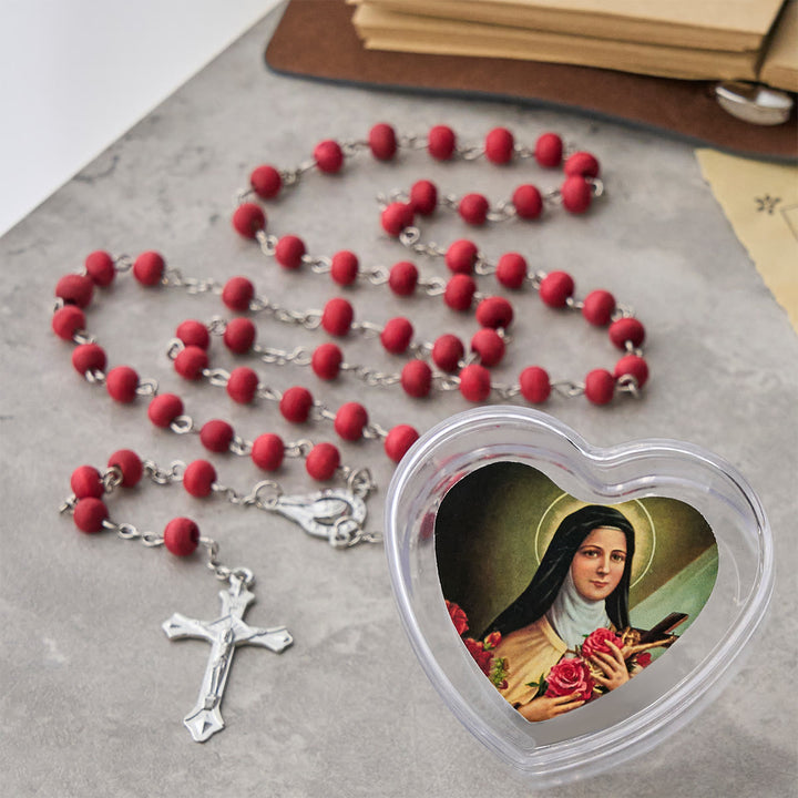 Christianartworkshop Chapelet à perles rouge vin avec Notre-Dame et crucifix dans un coffret en forme de cœur de Sainte Thérèse - image 2